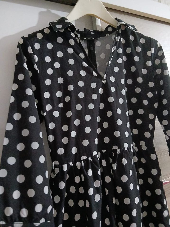 Uzun Kollu Puantiyeli Siyah Elbise - Görsel 2