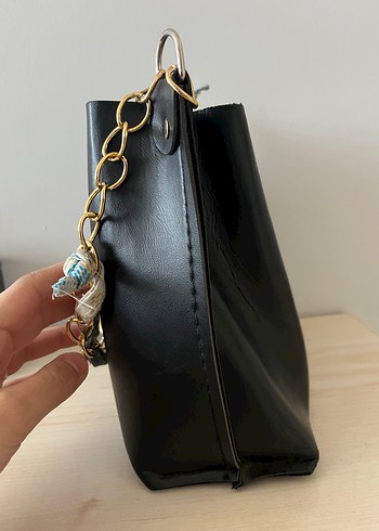 Zincir Detaylı Siyah Yılan Desenli Deri Çanta - Görsel 3