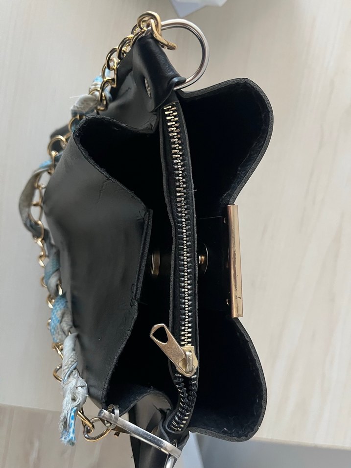 Zincir Detaylı Siyah Yılan Desenli Deri Çanta - Görsel 4