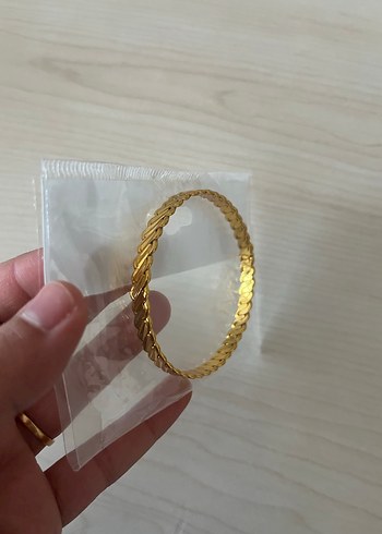 Zincir Detaylı Parlak Altın görünümlü Bilezik - Görsel 2