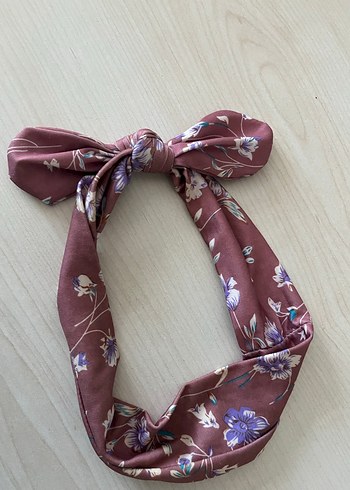 Bordo Çiçek Desenli Fiyonk Saç Bandı - Görsel 2