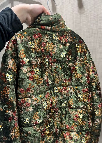 Çiçek Desenli Kısa Kadın  kadife Kışlık Mont - Görsel 2