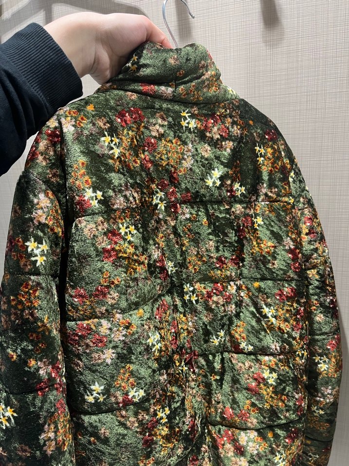 Çiçek Desenli Kısa Kadın  kadife Kışlık Mont - Görsel 2