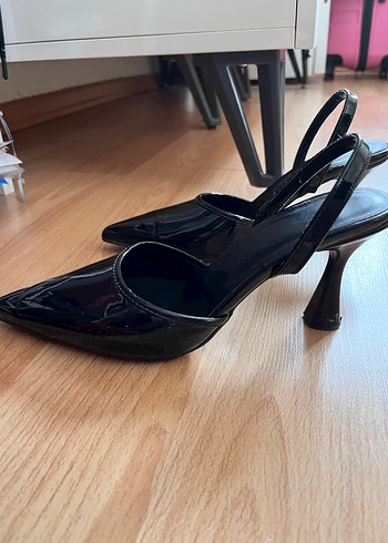Parlak Siyah Tokalı Stiletto Topuklu Kadın Ayakkabı - Görsel 3
