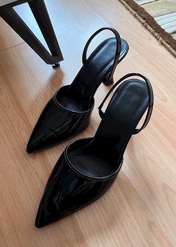 Parlak Siyah Tokalı Stiletto Topuklu Kadın Ayakkabı - Görsel 2