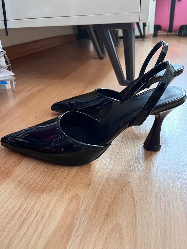 Parlak Siyah Tokalı Stiletto Topuklu Kadın Ayakkabı - Görsel 3