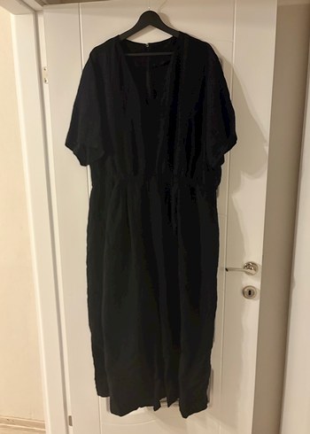 Drapeli V Yakalı Siyah tulum - Görsel 3