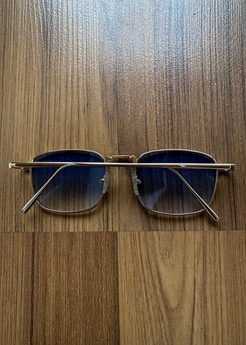 Mavi Güneş Gözlüğü - Görsel 3