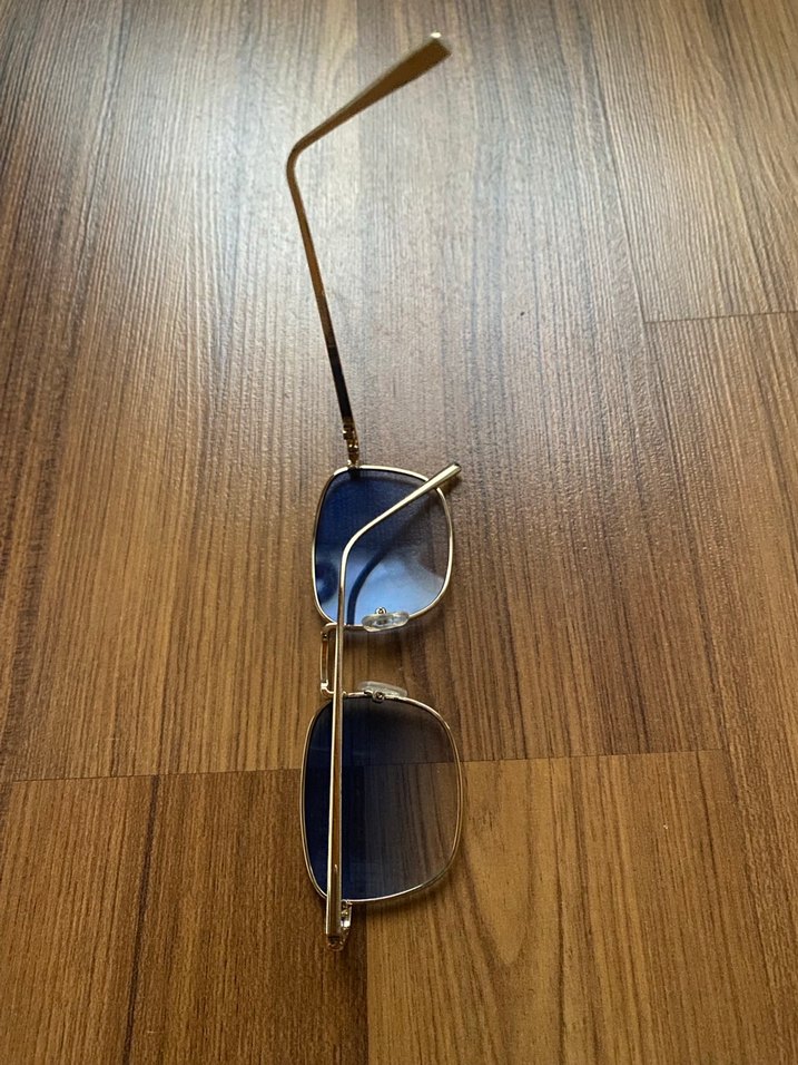 Mavi Güneş Gözlüğü - Görsel 2