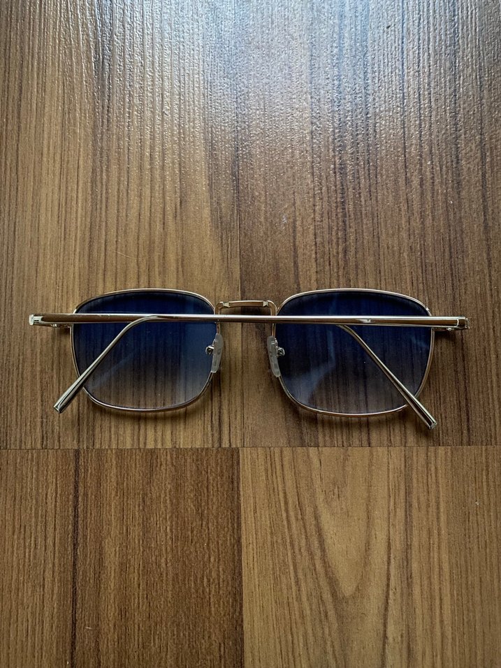 Mavi Güneş Gözlüğü - Görsel 3