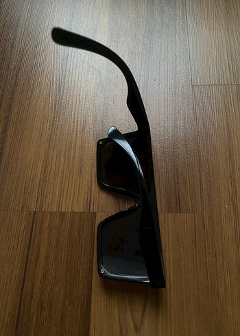 Siyah Güneş Gözlüğü - Görsel 2