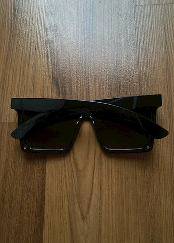 Siyah Güneş Gözlüğü - Görsel 3