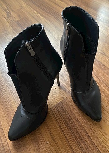 Deri Topuklu Kısa Bot - Görsel 2