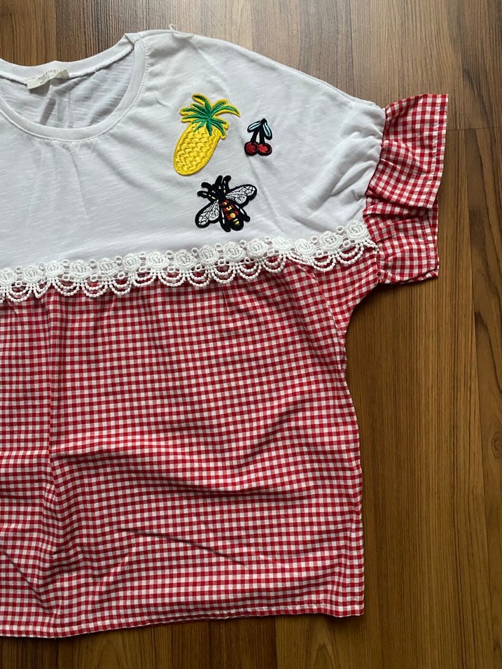 Ekose Desenli Nakışlı Tişört - Görsel 3