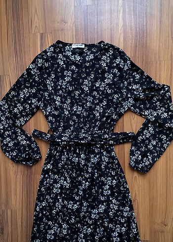 Çiçek Desenli Uzun Elbise - Görsel 3