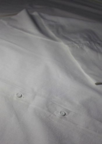 Beyaz Düğmeli Uzun Kollu Kadın Gömlek - Görsel 4