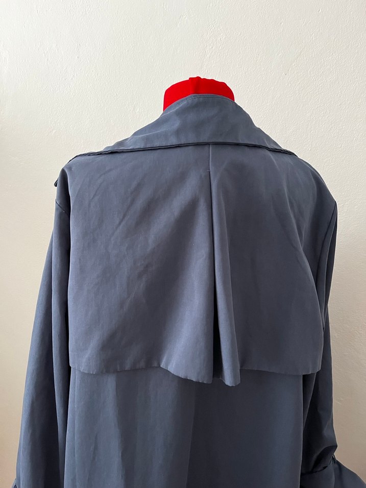 Mavi Büyük Beden Uzun Kesim Düğmeli Kadın Trençkot - Görsel 4