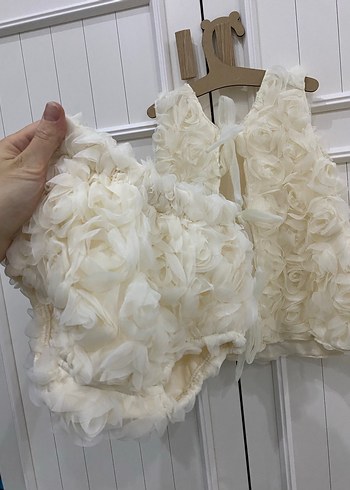 Klasik Beyaz Çiçekli Kız Elbisesi - Görsel 3