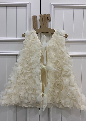 Klasik Beyaz Çiçekli Kız Elbisesi - Görsel 2