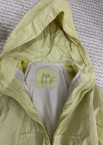 Erkek Çocuk Sarı Kapüşonlu Yağmurluk - Görsel 2