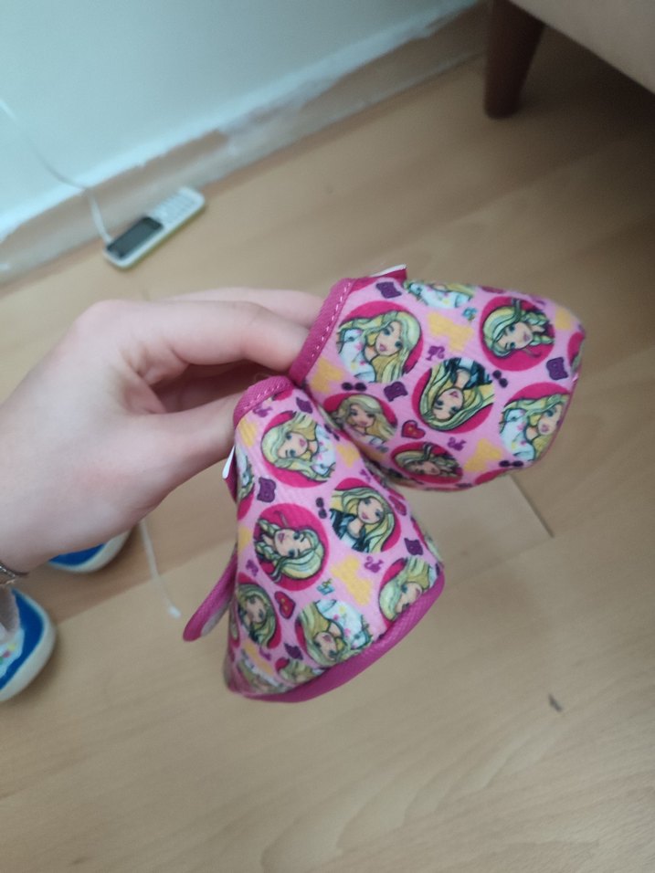 Kız Çocukları için Renkli Bağcıklı Sıcak Terlik - Görsel 4