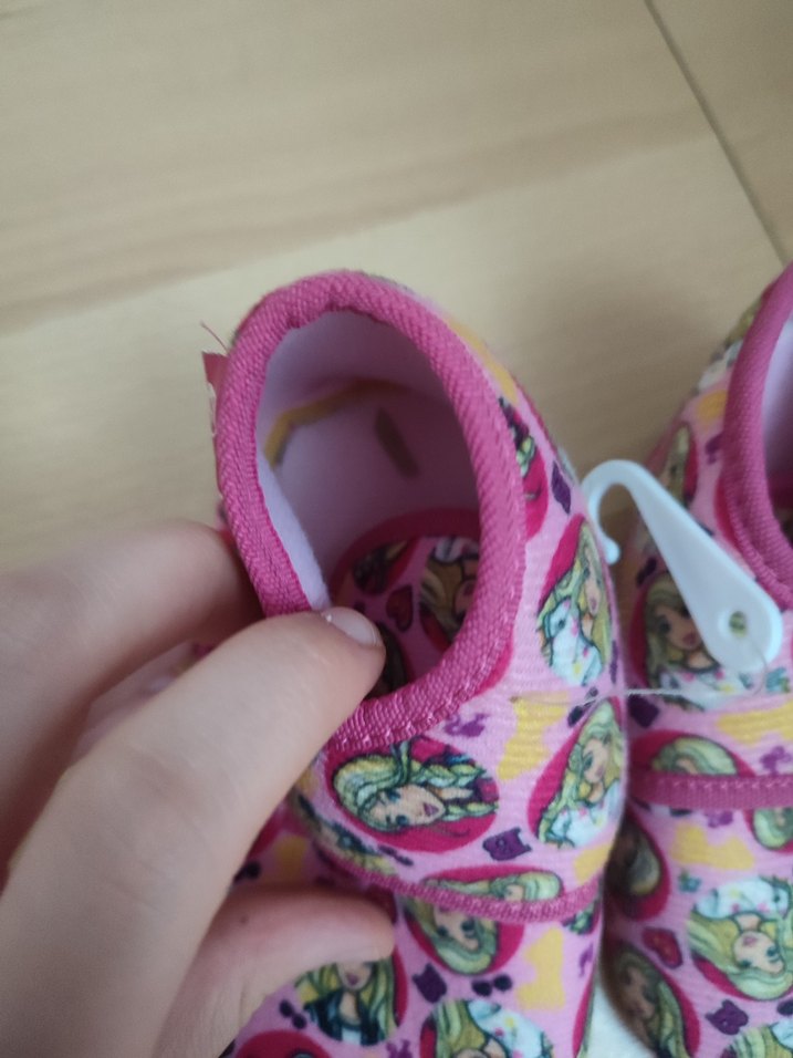 Kız Çocukları için Renkli Bağcıklı Sıcak Terlik - Görsel 3