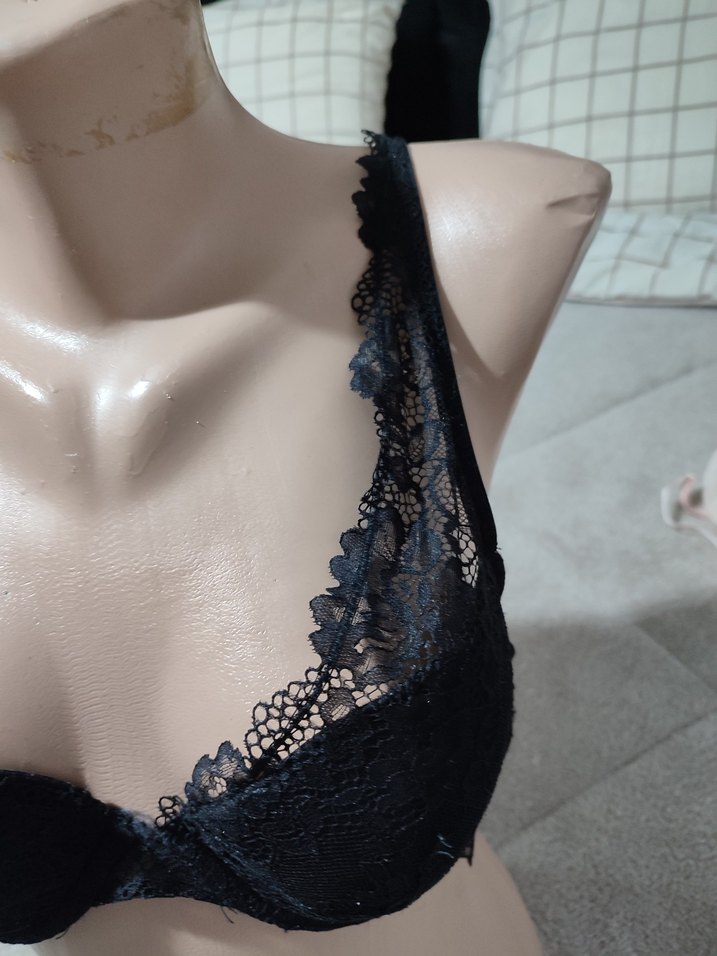 Siyah Dantel Detaylı Gotik Sütyen - Görsel 3