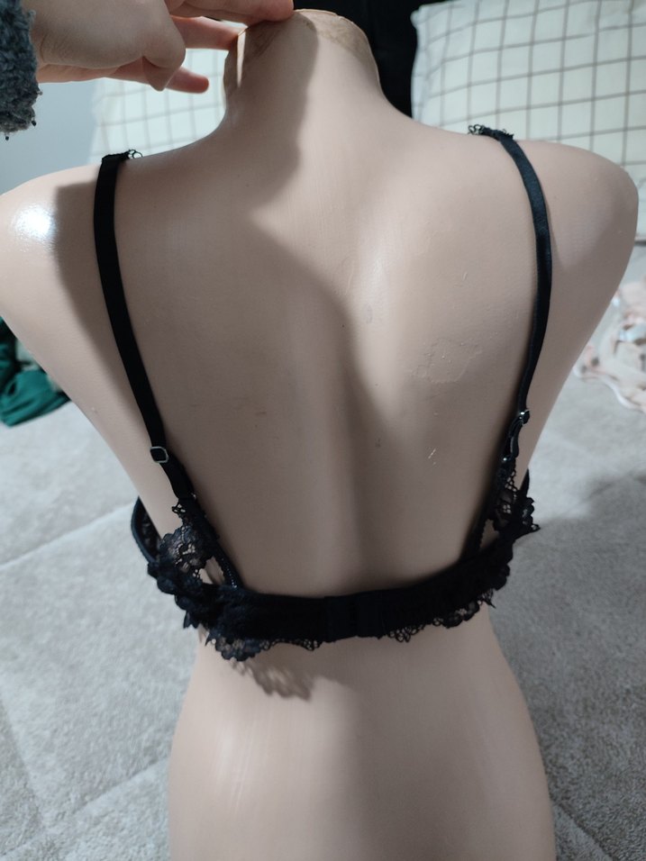 Siyah Dantel Detaylı Gotik Sütyen - Görsel 4