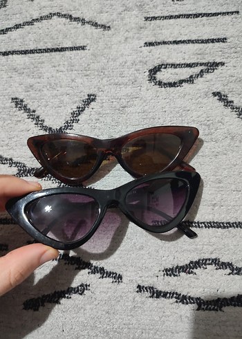 Şeffaf Çerçeveli Retro Kadın Güneş Gözlüğü - Görsel 2