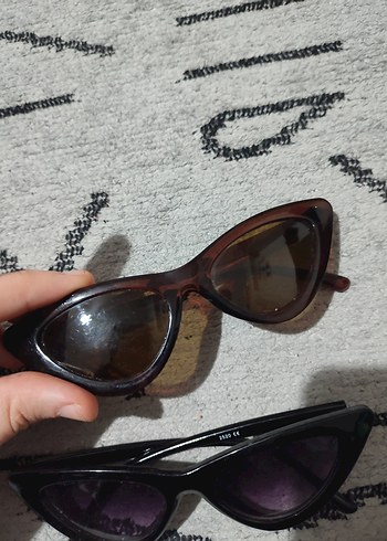 Şeffaf Çerçeveli Retro Kadın Güneş Gözlüğü - Görsel 3