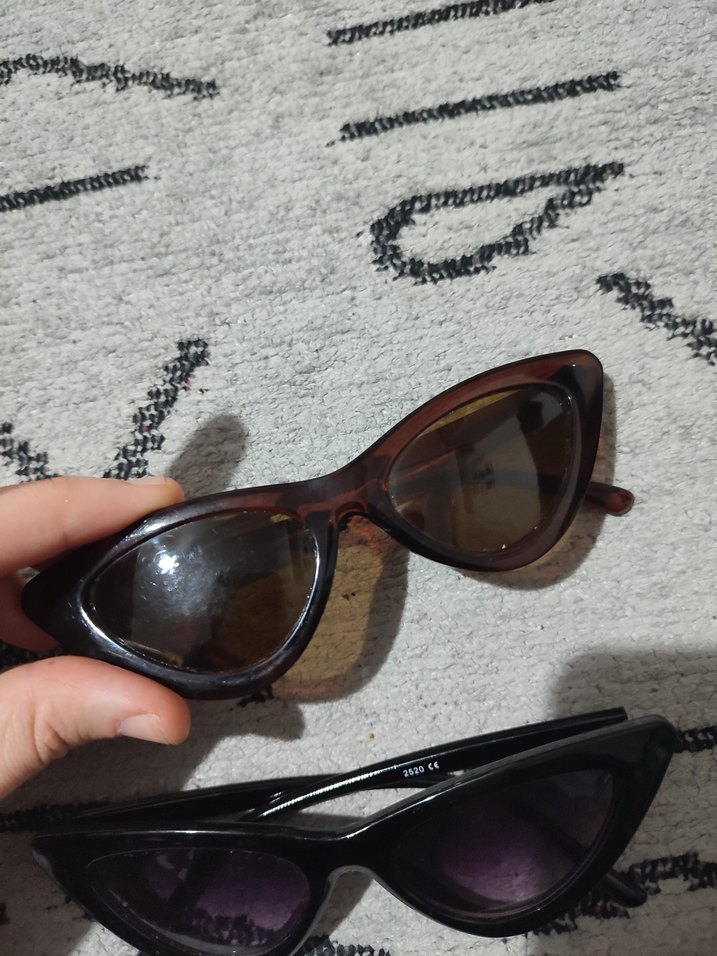 Şeffaf Çerçeveli Retro Kadın Güneş Gözlüğü - Görsel 3