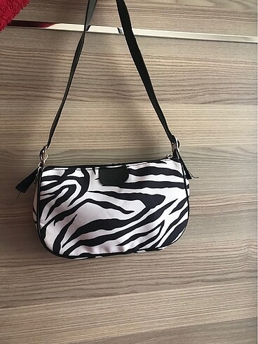 Zebra desenli çanta