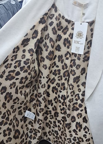 Leopar Detaylı Beyaz Kısa Kadın Blazer - Görsel 3