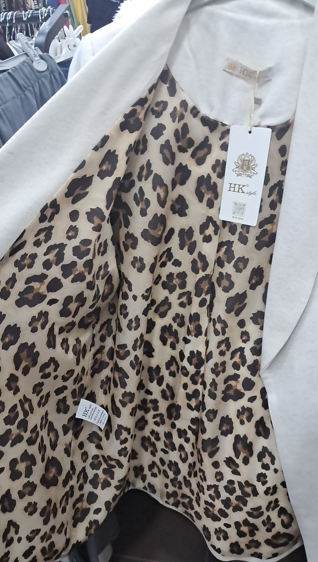 Leopar Detaylı Beyaz Kısa Kadın Blazer - Görsel 3