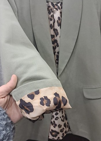 Leopar Desenli Kısa Bej Kadın Blazer Ceket - Görsel 3