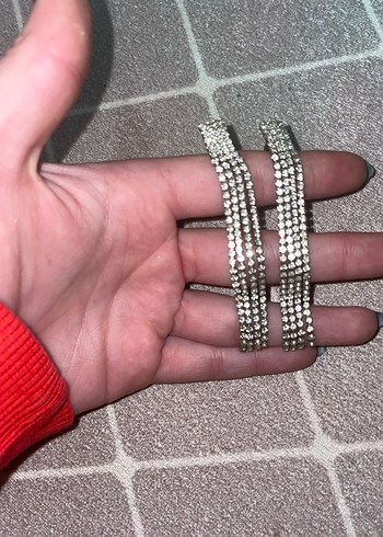 Gri Pullu Midi Zincir Küpe - Görsel 3