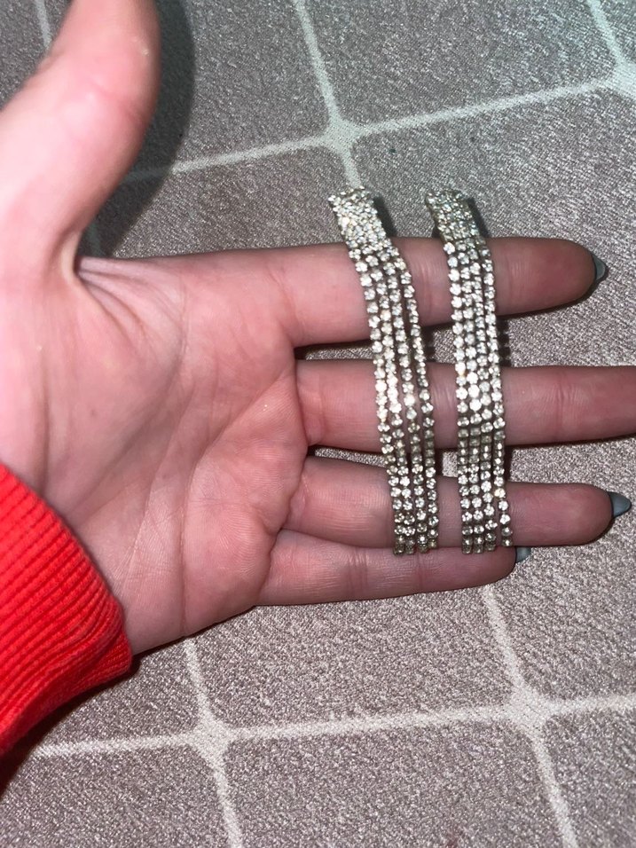 Gri Pullu Midi Zincir Küpe - Görsel 3