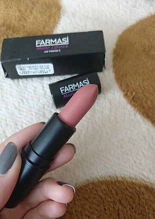 nude mat ruj