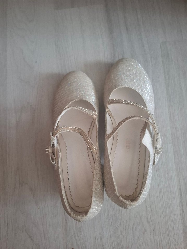 Beyaz Tokalı Kız Çocuk Babet Ayakkabı - Görsel 2