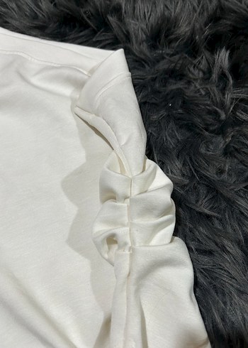 Beyaz Drapeli tek kol bluz - Görsel 3