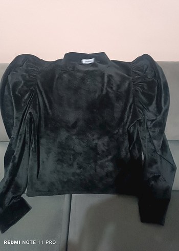 Siyah Süet Yüksek Yaka Fırfırlı Bluz - Görsel 2