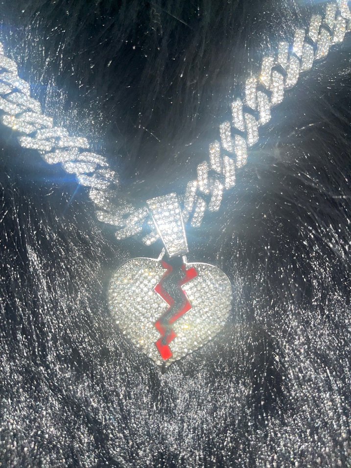 İced Out Broken Heart Chain - Görsel 3