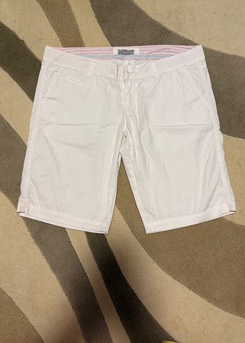 Kadın Beyaz Bermuda Şort - Görsel 2