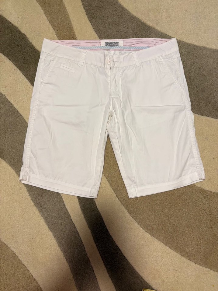 Kadın Beyaz Bermuda Şort - Görsel 2