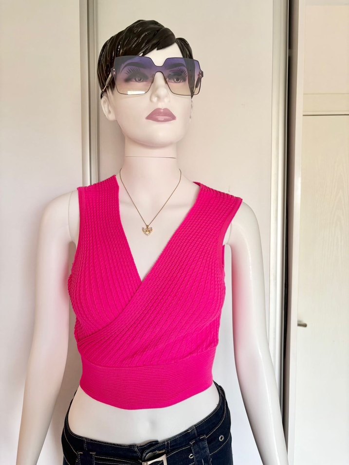 Pembe V Yakalı Üst - Görsel 2