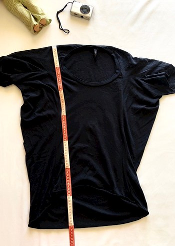 Farklı bir kalıbı olan tişört - Görsel 3