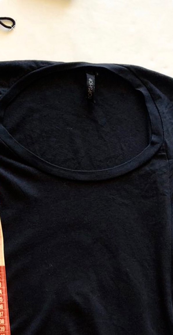 Farklı bir kalıbı olan tişört - Görsel 4