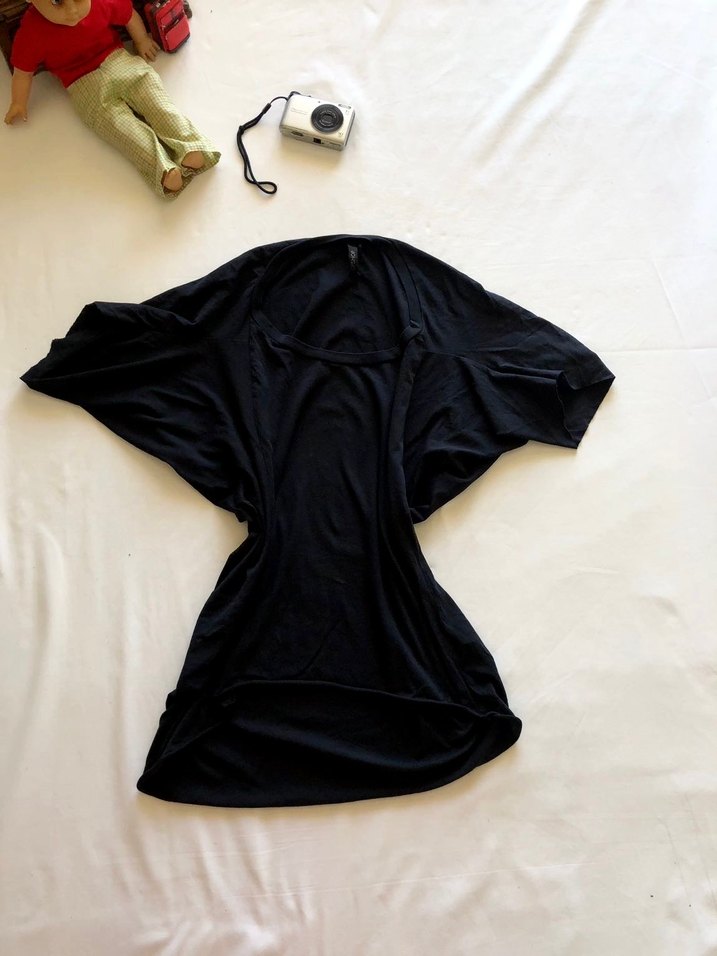 Farklı bir kalıbı olan tişört - Görsel 2