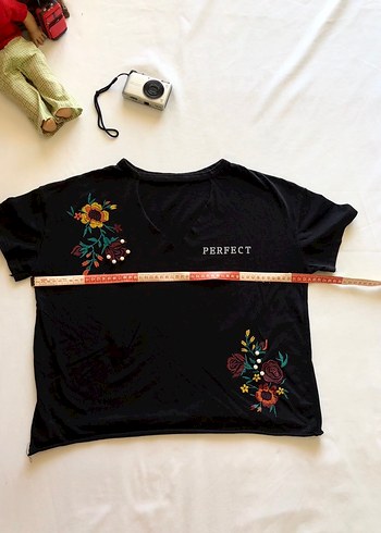 Otantik Boyun Detaylı Tişört - Görsel 3