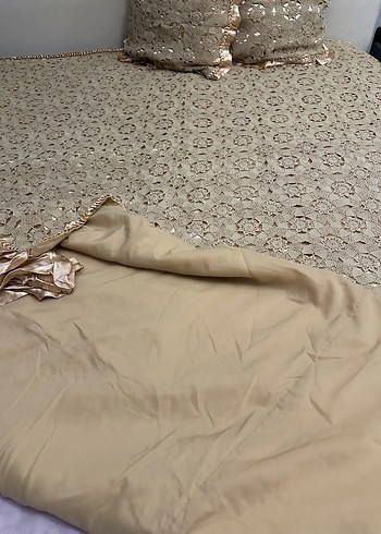 Dantel Saten Parlak Bej Yatak Örtüsü - Görsel 5